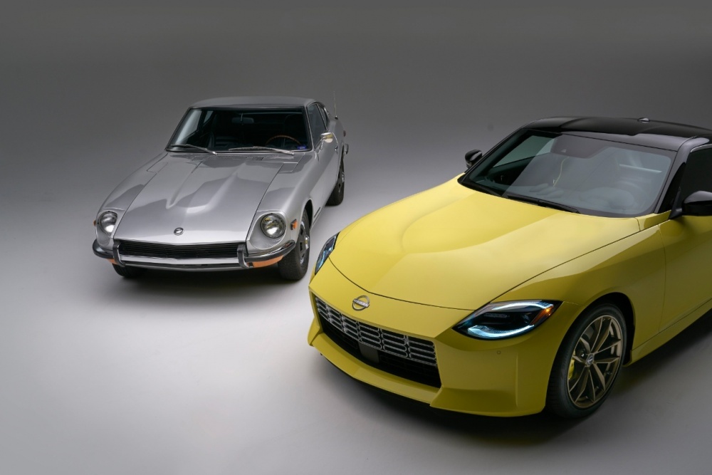 2023 Nissan Z_(U.S. market)_with_240Z.jpg