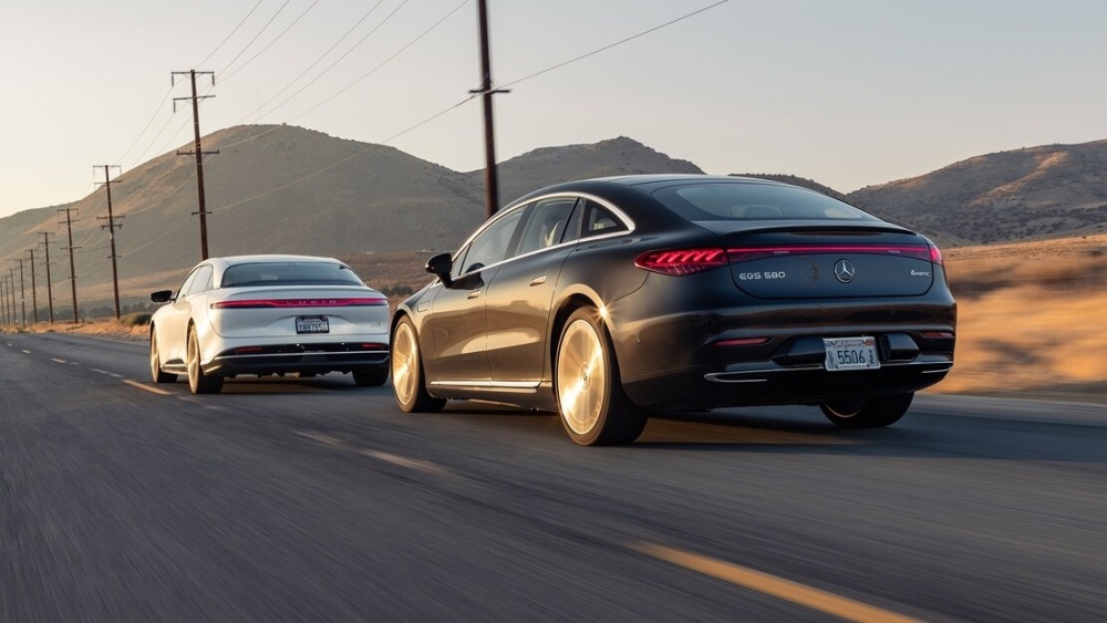 2022-Lucid-Air-Grand-Touring-vs-2022-Mercedes-EQ-EQS-580-4Matic-12.thumb.jpg.6a1b18960cdda005713cff3f770d88b8.jpg