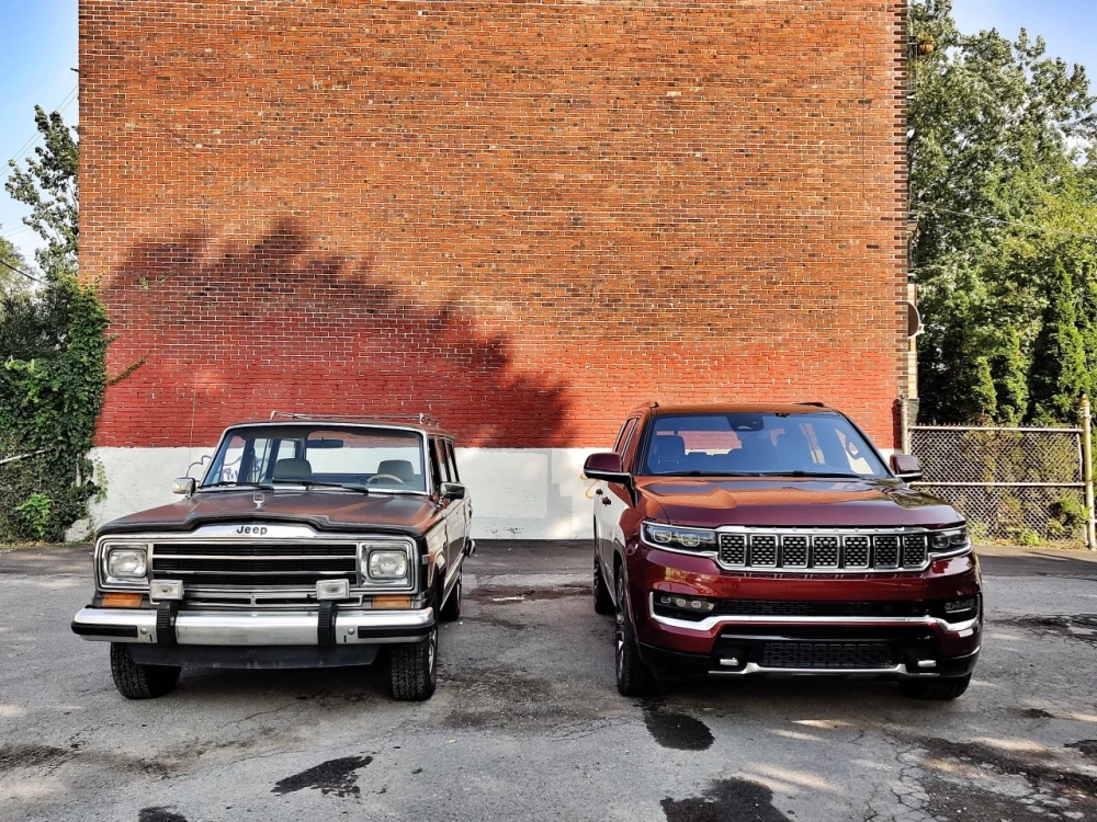 Jeep-Grand-Wagoneer-Comparison-photo-Benjamin-Hunting-Driving00079-scaled.jpeg
