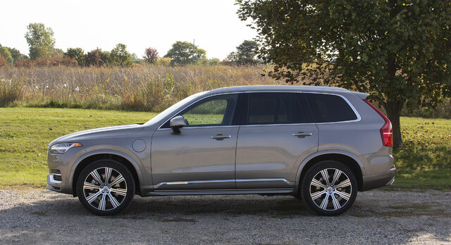 2020 Volvo XC90 T8 Inscription — Side Profile, Taupe with Plug-In Port