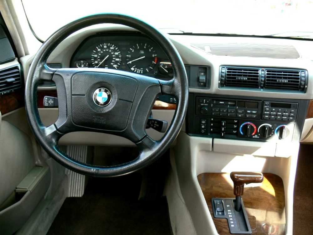 1995 BMW 5-Series dash