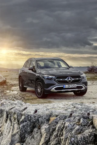 2023 Mercedes-Benz GLC 300 Front Three-Quarter Mountain Setting
