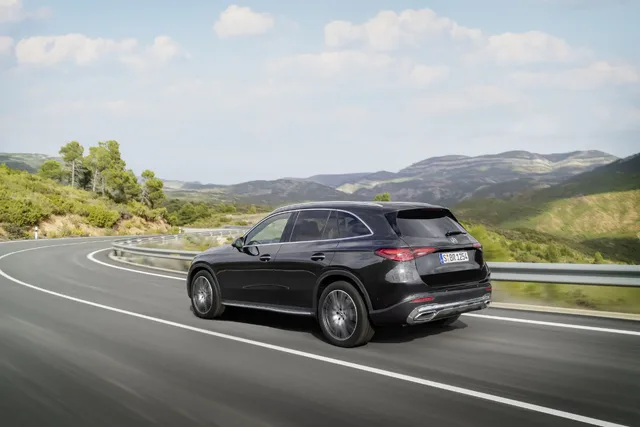 2023 Mercedes-Benz GLC 300 Rear Three-Quarter Cornering