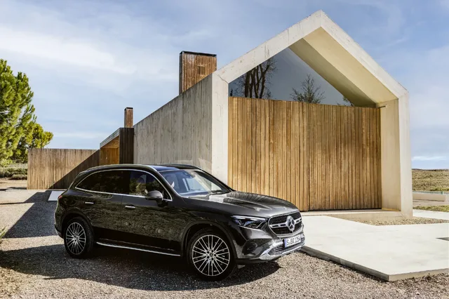 2023 Mercedes-Benz GLC 300 Front Three-Quarter With Barn Architecture