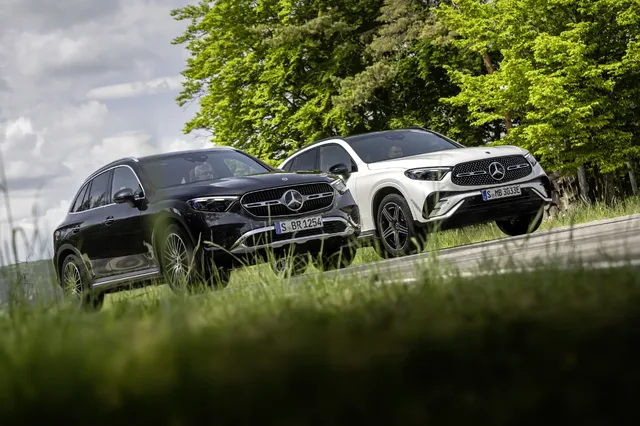 2023 Mercedes-Benz GLC 300 Two-Color Front Three-Quarter Through Grass