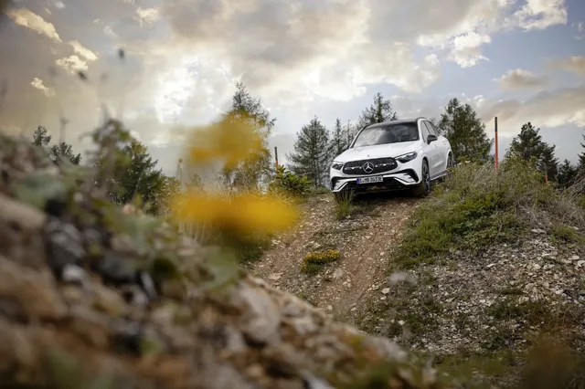 2023 Mercedes-Benz GLC 300 Polar White Off-Road Gravel Path