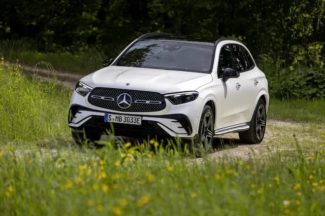 2023 Mercedes-Benz GLC 300 Polar White Front Three-Quarter Meadow