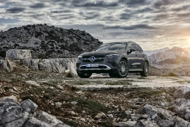 2023 Mercedes-Benz GLC 300 Front Three-Quarter Rocky Terrain