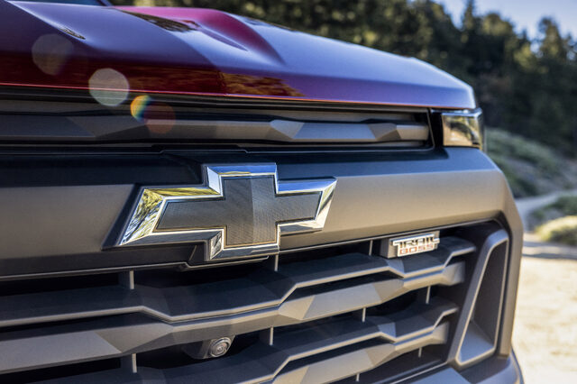 2023-chevrolet-colorado-trail-boss-009.jpg