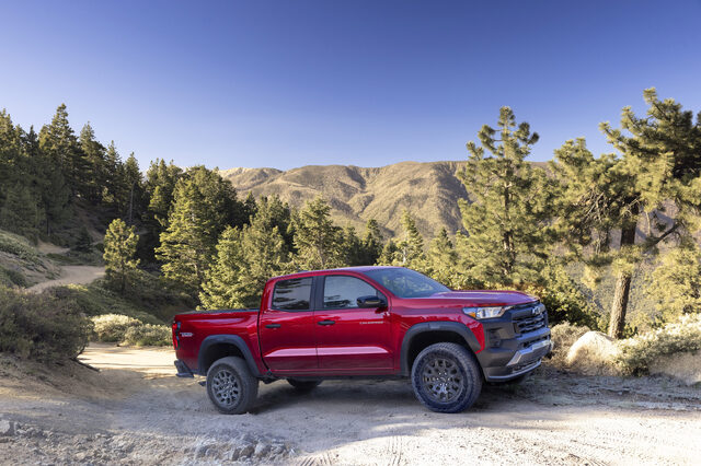 2023-chevrolet-colorado-trail-boss-010.jpg