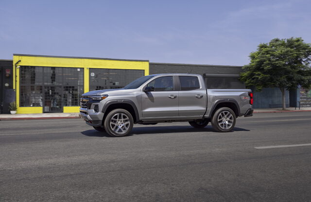 2023-chevrolet-colorado-z71-030.jpg