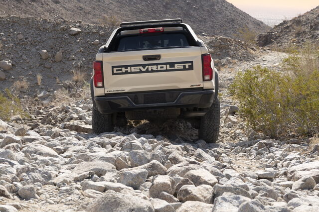 2023-chevrolet-colorado-zr2-033.jpg
