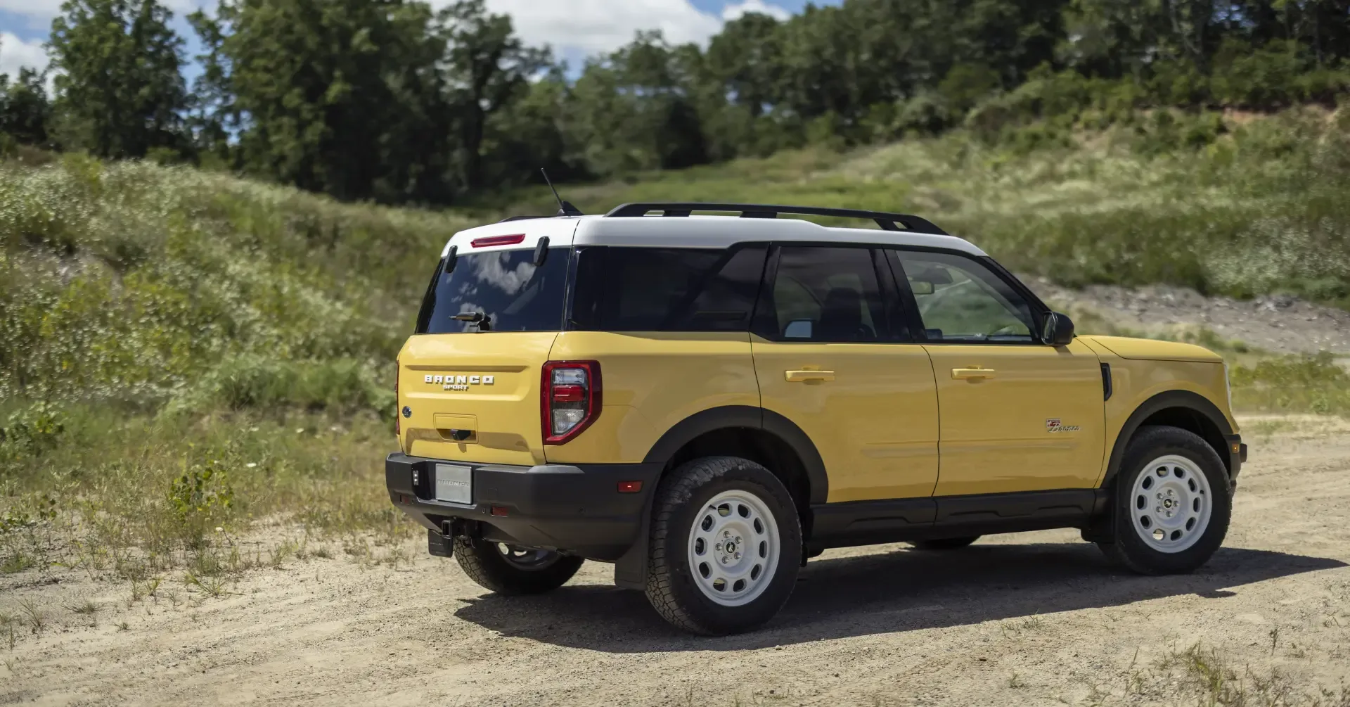 2023 Bronco Sport Heritage Limited Edition_Yellowstone_Metallic_02.webp
