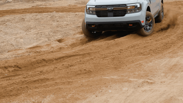 2023 Ford Maverick Tremor front end kicking sand off-road