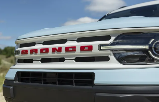 2023 Bronco Sport Heritage Edition_Robin's Egg Blue_03.webp