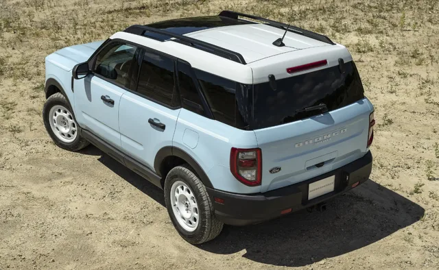 2023 Bronco Sport Heritage Edition_Robin's Egg Blue_02.webp