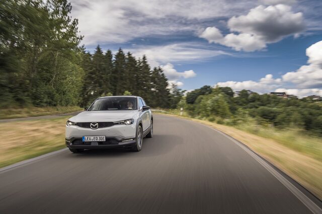 2022_mazda_mx-30_act_2_highres.jpg