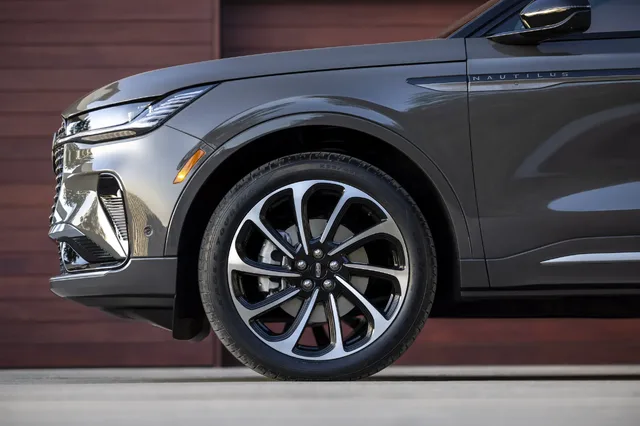 2024 Lincoln Black Label Nautilus_12.webp