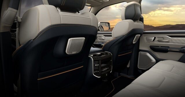 2025 Ram 1500 REV 031.jpg