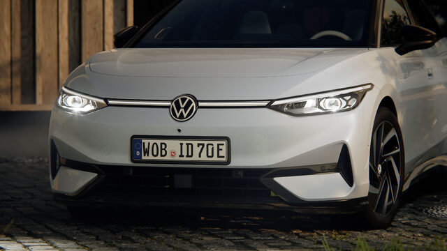DB2023AU00221_large.jpg