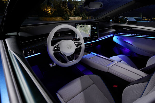 DB2023AU00360_large.jpg