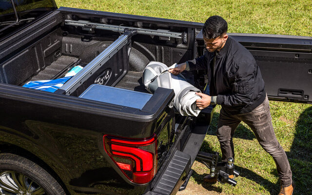 2024 Ford F-150_Pro Access Tailgate_01.jpg