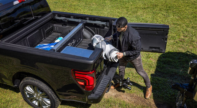 2024 Ford F-150_Pro Access Tailgate_02.jpg