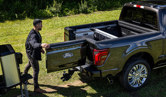 2024 Ford F-150_Pro Access Tailgate_03.jpg