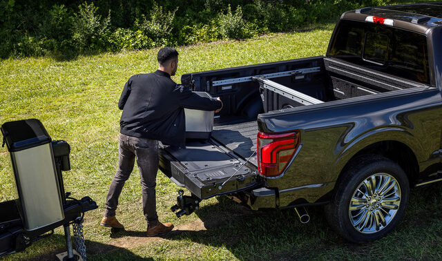 2024 Ford F-150_Pro Access Tailgate_04.jpg
