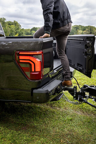 2024 Ford F-150_Pro Access Tailgate_06.jpg