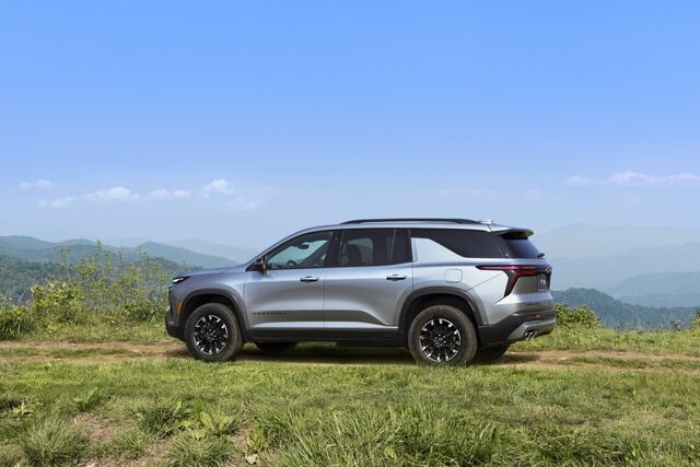 2024 Chevrolet Traverse Z71 - Side