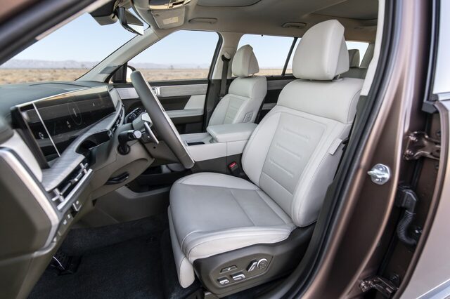 2024 Hyundai Santa Fe front seats