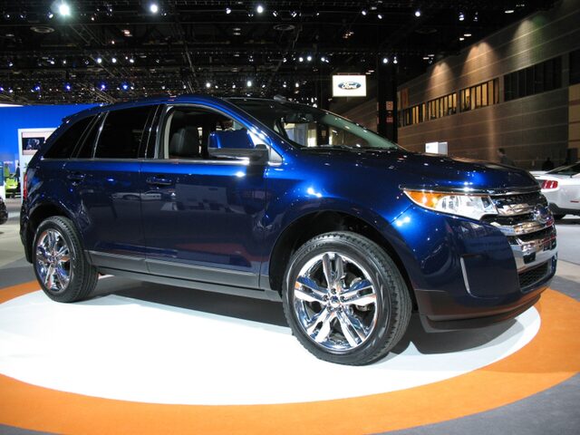 2011 Ford Edge front three-qtr.jpg
