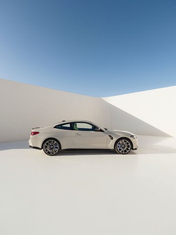 2024 BMW M4 Coupe 002.jpg