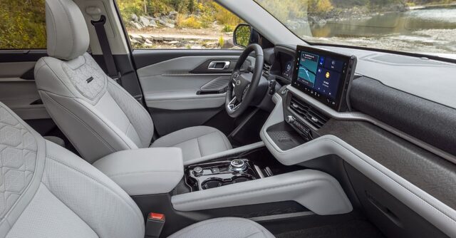 2025 Ford Explorer Platinum front seats and center console