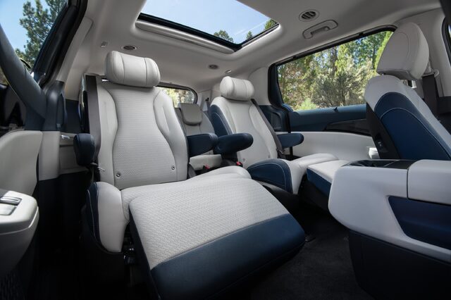 2025 Kia Carnival VIP Seating