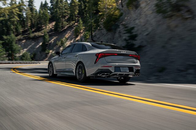 2025 Kia K5 rear running