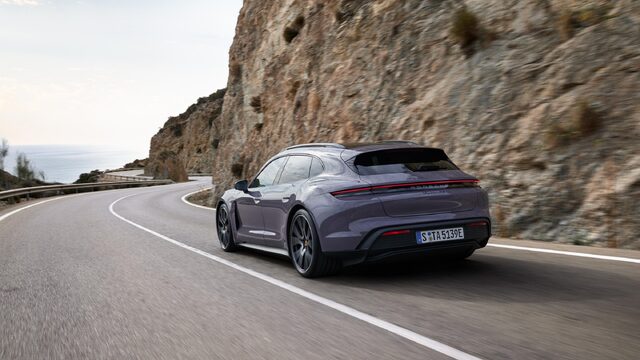 2025 Porsche Taycan 004