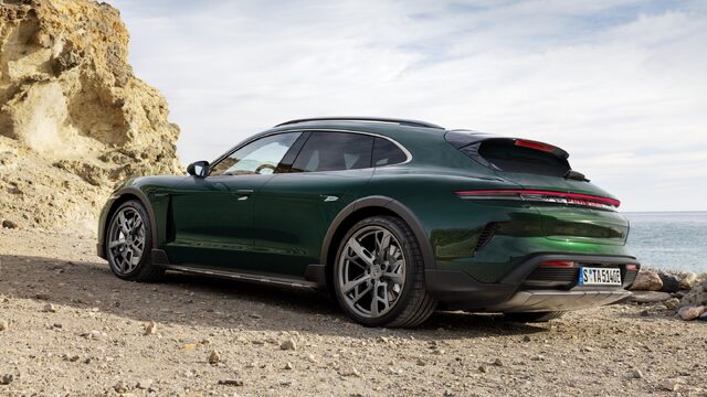 2025 Porsche Taycan 007