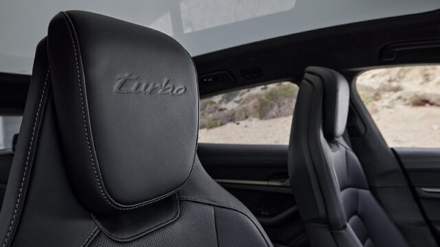 2025 Porsche Taycan 020.jpg