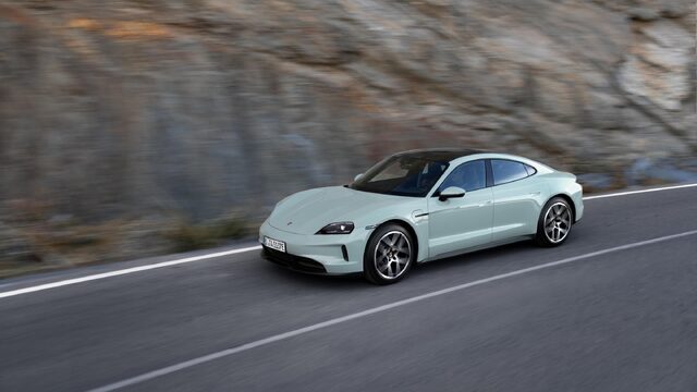 2025 Porsche Taycan 024