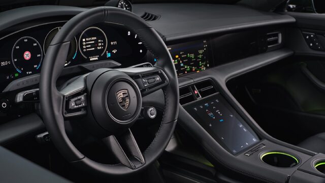 2025 Porsche Taycan 037.jpg