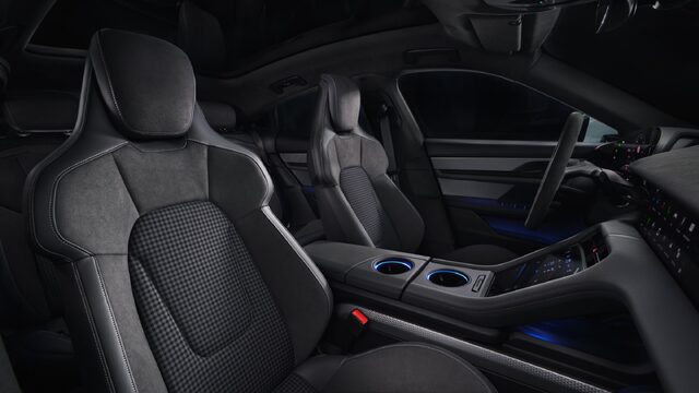 2025 Porsche Taycan 044.jpg