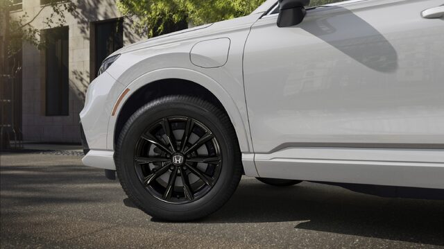 2025 Honda CR-V e:FCEV Front Wheel and Black Alloy Detail