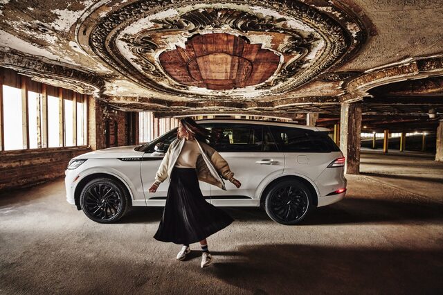 Lincoln Aviator Lifestyle_02