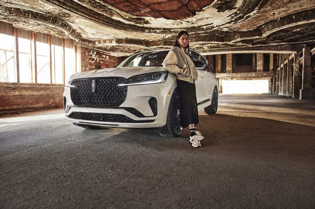 Lincoln Aviator Lifestyle_03.jpg