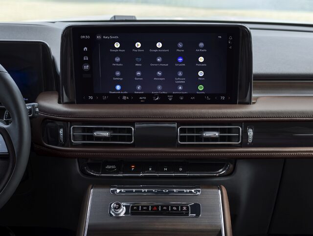 2025 Lincoln Aviator Android Auto app grid on center display