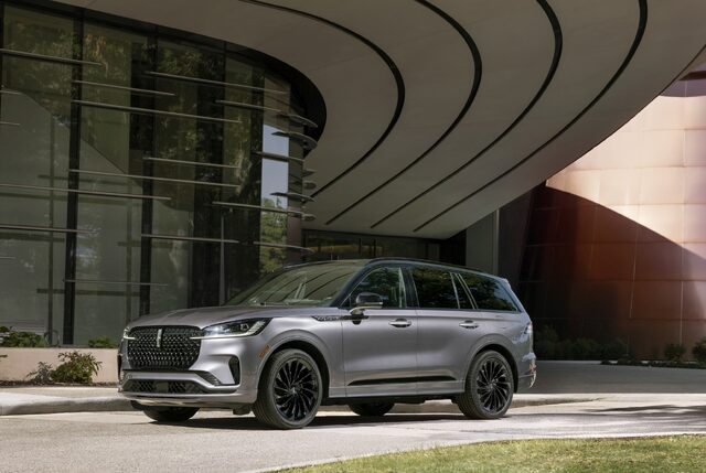 2025 Lincoln Aviator front three-quarter view in gray