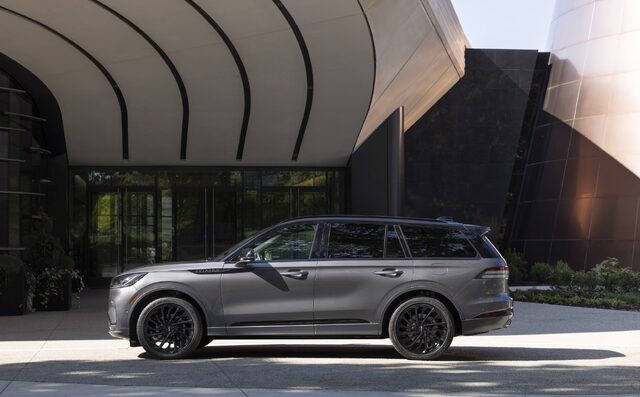 2025 Lincoln Aviator side profile in gray