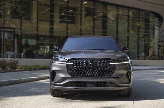2025 Lincoln Aviator front view in gray